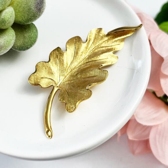 Monet Vintage Brushed Gold Textured Leaf Brooch - Picture 1 of 6